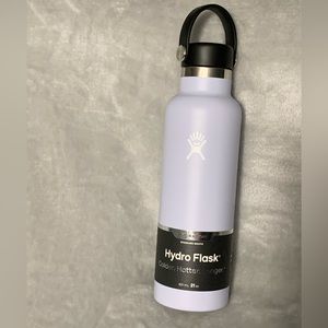 NWT: Hydroflask 21 oz water bottle.